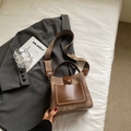 Brown bucket bag with retro jacquard strap and vintage English style stitching detail - Brown No Pendant