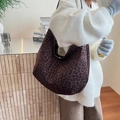 Chic vintage leopard print hobo bag in dark brown suede, large capacity tote style - Brown