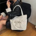 Bolso tote de nailon blanco roto con detalle de lazo y correas de hombro anchas - Beige