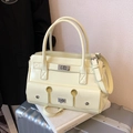 Elegante borsa a mano beige capiente con chiusura in metallo e tracolla regolabile - Giallo