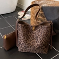 Borsa a secchiello leopardata con custodia interna e tracolla regolabile - Leopardo Marrone