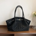 Borsa tote vintage leopardata nera con trama in finto pelo e dettagli in metallo dorato - Nero