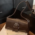 Bolso de hombro retro de charol marrón oscuro con hebilla plateada minimalista - Marrón