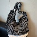Borsa hobo intrecciata in bianco e nero stile etnico con grande capacità e motivi - Nero