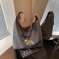 Sac fourre-tout en toile gris foncé avec broderie zèbre colorée et anses en cuir brun - Brun Foncé