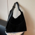 Große schwarze Wildleder-Hobo-Schultertasche mit verstellbarem Gurt und Vordertasche - Schwarz
