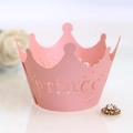 Détail de la caissette cupcake couronne rose avec texte prince doré et étoiles - Rose