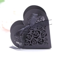 Elegante schwarze herzförmige Geschenkbox mit Laser-Rosenschliff und Seidenschleife - Schwarz Khaki