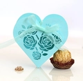 Hellblaue Herz-Geschenkbox mit lasergeschnittener Rose und Schleife für Hochzeiten - Türkisblau