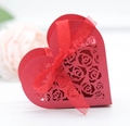 Geschenkbox mit hohlem Rosenherz und roter Schleife für Hochzeiten und Partygeschenke - Perlrot