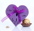 Scatola porta confetti viola a forma di cuore con nastro e raffinati motivi floreali - Viola scuro