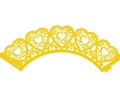 Gelbe Muffinformen aus Papier mit lasergeschnittenem Herz- und Blumenmuster für Partys - Gold
