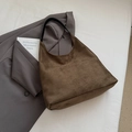 Grande borsa tote minimalista in pelle scamosciata marrone scuro con manico nero - Verde