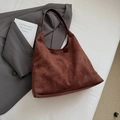 Borsa a spalla hobo in camoscio marrone caramello con tracolla in pelle per autunno - Marrone