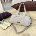 Bolsa de deporte cilíndrica gris claro con correa ajustable y bolsillo frontal - Sin Cuerda Decorativa / Gris