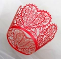 Rote lasergeschnittene Tortenmanschetten aus Papier mit feinem Blattmuster für Hochzeiten - 5cm / Perlrot