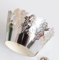 Envoltorios de cupcake plateados cortados por láser con diseño de encaje de uva y hojas - Plata Reflectante