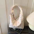 Borsa tote crema chic con graziose stampe di orsetti e tessuto seersucker testurizzato - Modello Uno (Orso e Toast)