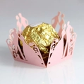 Involucro per cioccolato nuziale in carta traforata rosa con silhouette sposi laser - Rosa