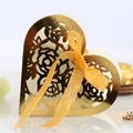 Scatola regalo dorata a cuore con intaglio laser a rosa e elegante nastro di seta - Oro Riflettente