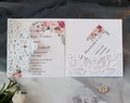 Gedetailleerde lasergesneden witte huwelijksuitnodiging met bloemen en RSVP kaart - Wit