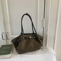 Bolso tote de ante verde oliva oscuro con estructura plisada y ribetes de cuero negro - Verde