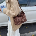 Bolso tipo cubo con estampado de leopardo detalle de lazo dorado y correas de cuero casual - Estampado de leopardo