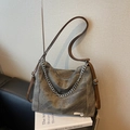Borsa hobo vintage marrone scuro con catena argento e dettagli a forma di cuore - Marrone Scuro