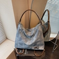 Borsa tote vintage blu navy con manici in pelle marrone e catene decorative argento - Blu Denim