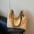 Grand sac fourre-tout abricot chic avec texture en daim et fermoir rotatif doré vintage - Beige Avec Charme