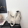 Borsa tote oversize in velluto a coste avorio con tracolla a fibbia regolabile - Bianco Sporco