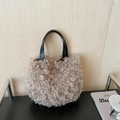 Elegante borsa a secchiello in finta pelliccia beige con manici in pelle nera per donna - Cachi
