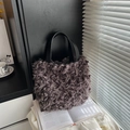 Secchiello chic in ecopelliccia grigio scuro con manici in pelle nera per l'autunno - Grigio