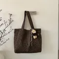 Borsa tote in tela leopardata con ciondolo a forma di orso e tracolle lunghe - Stampa Leopardata Piccola con Ciondolo