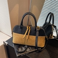 Borsa Boston retrò nera e kaki con cuciture a rombi e doppi manici superiori - Marrone