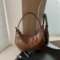 Sac hobo rétro marron foncé en similicuir texturé, idéal pour un usage quotidien - Marron
