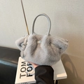 Elegante borsa a secchiello in ecopelliccia grigia con manico tondo e tracolla rimovibile - Grigio