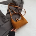 Sac croissant en daim marron avec fermeture à double zip et bandoulière réglable - Sans pendentif / Marron