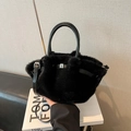 Secchiello in peluche nero con manici in pelle e dettaglio fibbia argento - Nero