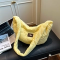 Bolso nube amarillo con acolchado de corazón y placa de perla en la bandolera - Amarillo