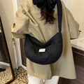 Bolso bandolera acolchado negro con diseño de corazón y gran capacidad en nylon suave - Negro