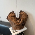 Retro-Tasche mit Leopardenmuster, braunem Lederbesatz und großem Fassungsvermögen - Kaffee Leopard