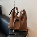 Brown lychee leather tote bag with adjustable straps and side pockets in retro style - Brown