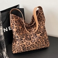 Grande borsa shopper alla moda con stampa leopardata e manici in pelle marrone - Stampa leopardata