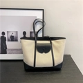 Kontrastfarbene Canvas-Einkaufstasche in Beige und Schwarz mit Lederbesatz und Trageriemen - Schwarz