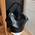 Sac fourre-tout vintage en similicuir noir avec grande capacité et ouverture en V - Noir