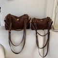 Dunkelbraune Boston-Schultertasche aus Wildleder im Set, große und kleine Größe mit Golddekor - Groß / Braun