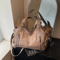 Borsa tote capiente marrone chiaro con trama a litchi e cerniere metalliche - Marrone