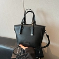 Borsa a secchiello nera a trama intrecciata con doppi manici e dettagli in argento - Nero