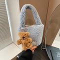 Hellblaue Lammwoll-Eimertasche mit süßem braunem Teddybär-Anhänger für Damen - Mit Anhänger / Blau